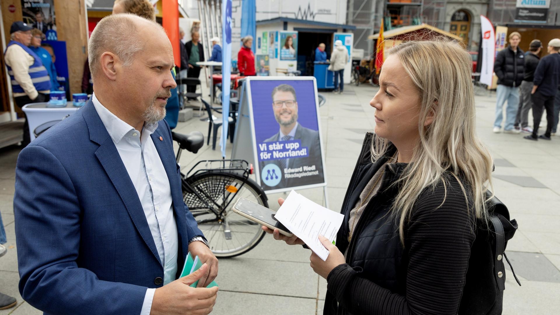 Morgan Johansson och Nicolina Burman.