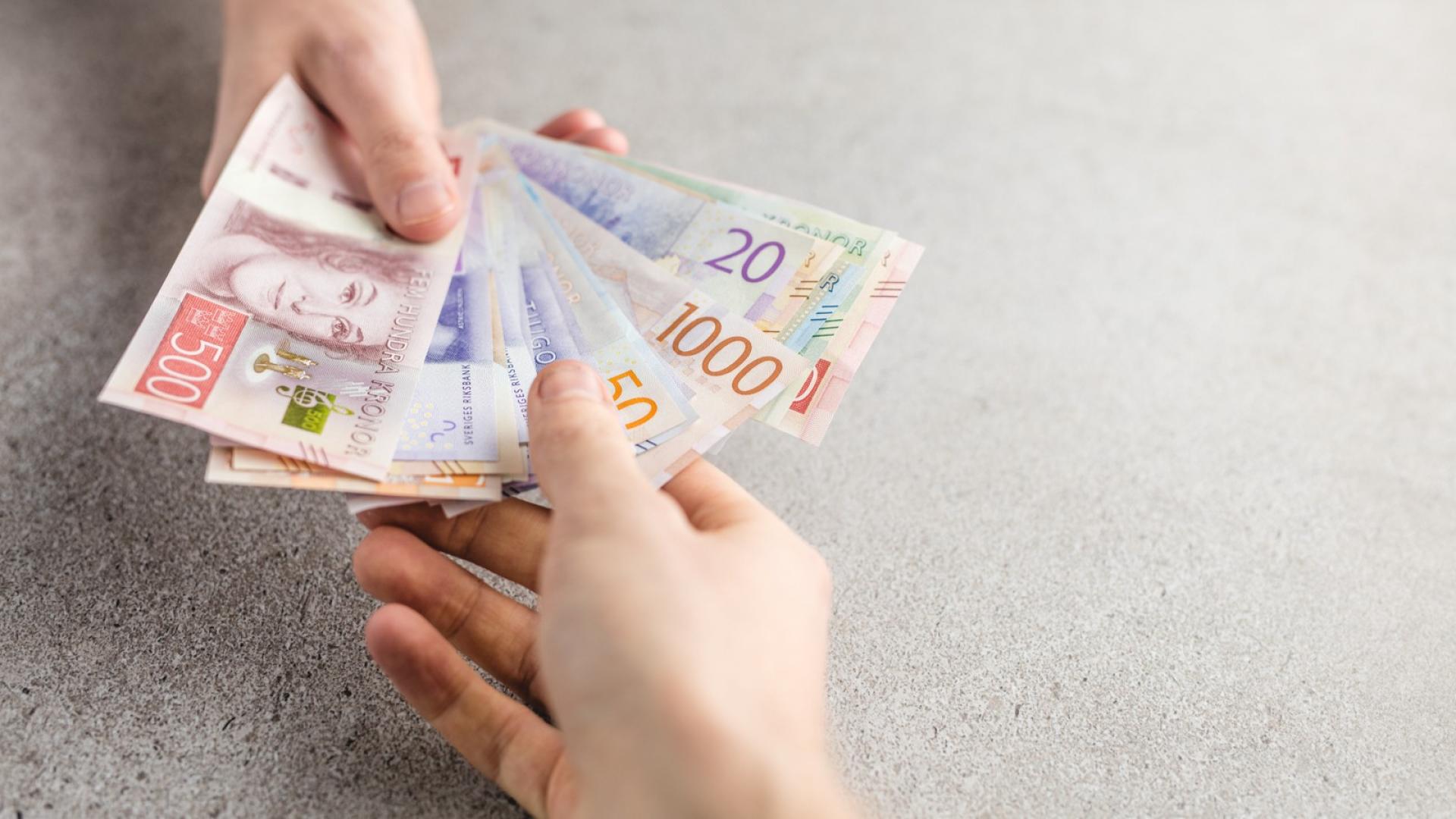 Du får betala till egenanställningsföretaget