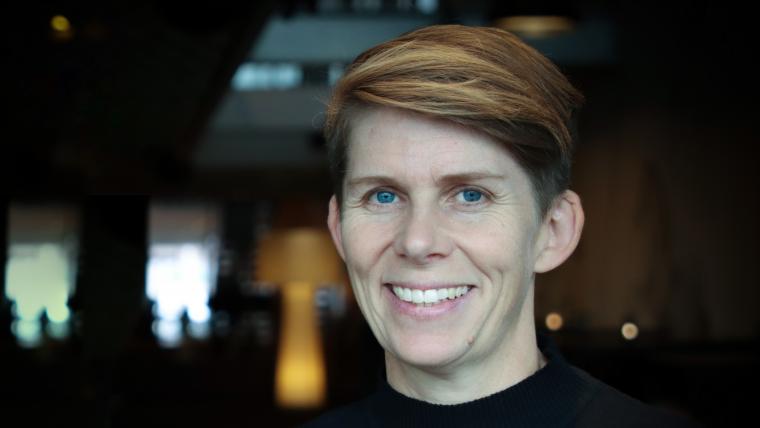 Porträtt på en leende Ulrika Hyllert 